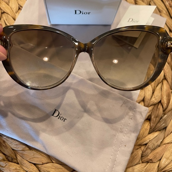 Dior sunglasses with case, cloth, and card - Picture 7 of 7
